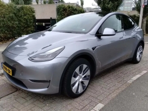 Tesla Model Y 75 kWh Long Range AWD