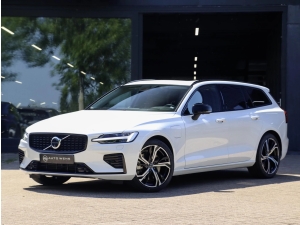 Volvo V60 T8 AWD Ultra Dark