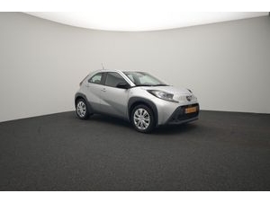 Toyota AYGO X 1.0 VVT-I Play Toyota AYGO X 1.0 VVT-I Play