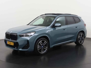 BMW iX1 xDrive30 Launch Edition 67 kWh BMW iX1 xDrive30 Launch Edition 67 kWh