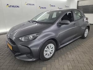 Toyota Yaris 1.5 Hybrid Active 85 kW Toyota Yaris 1.5 Hybrid Active 85 kW